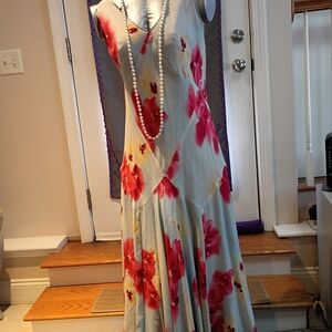 Elegant Floral Sleeveless Maxi Dress